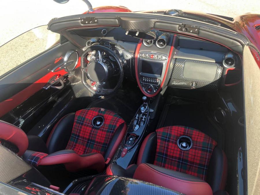 Торпедо Pagani Huayra Roadster 2019 года  (EU) (фото 5 из 9)